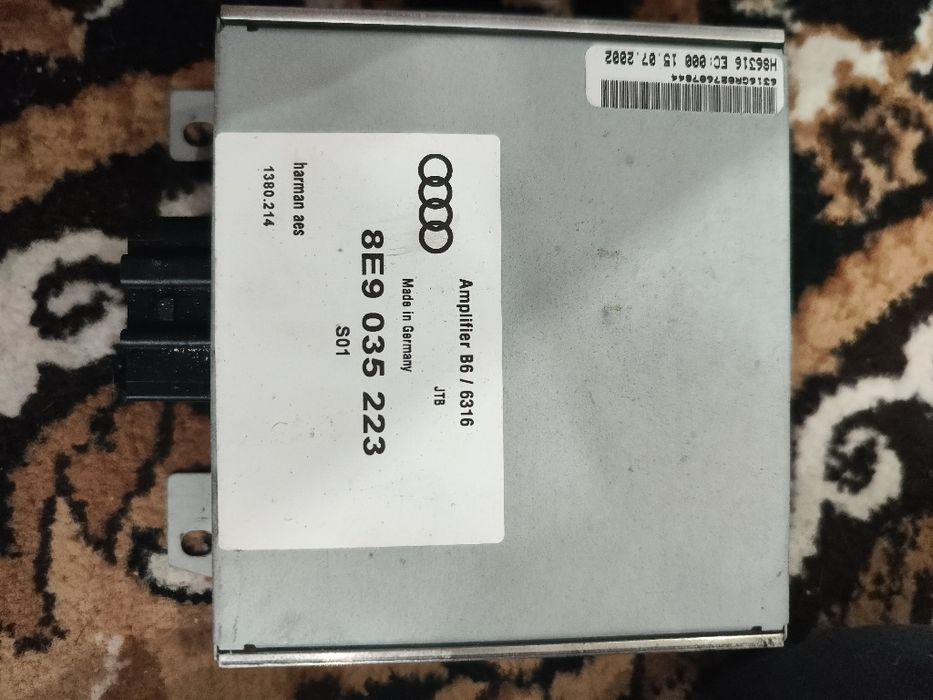 Підсилювач акустики 8e9 035 223