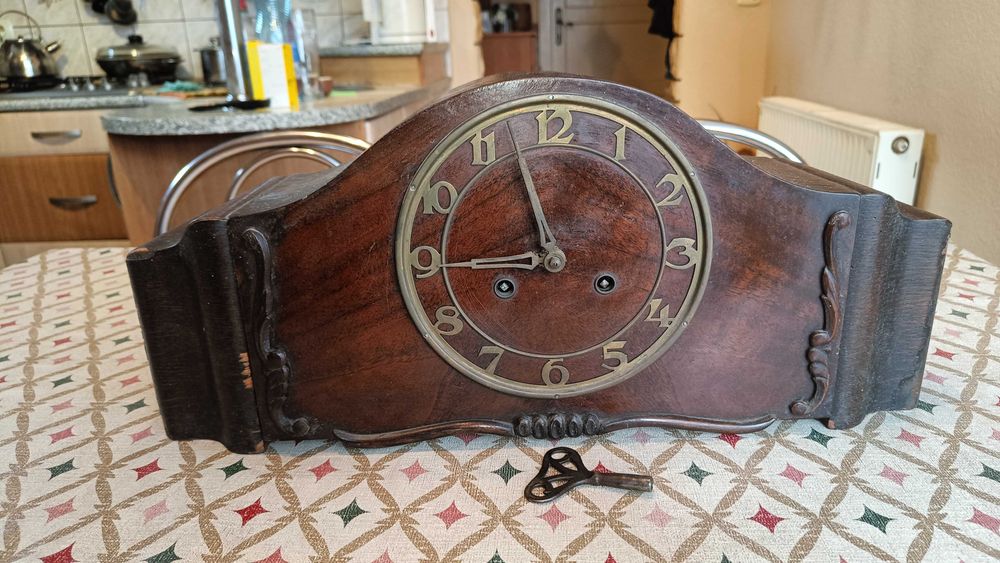 Stary zegar kominkowy