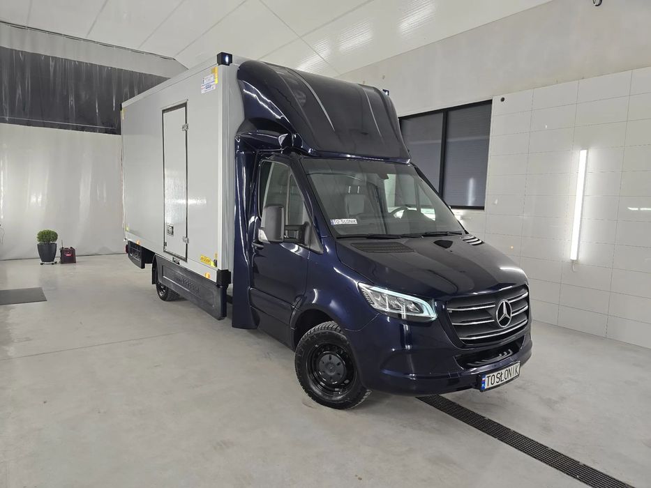 Mercedes-Benz SPRINTER 319 3.0 CDI KONTENER 4,28cmDługi 2,29cmSzero 2,24cmWysok + WINDA 750Kg 42Tyś km SERWIS DO OSTATNIEGO Km ASO MERCEDES-BENZ SALON PL STAN NOWY NOWY NOWY FABRYCZNA GWARANCJA  TO SŁONIK - TO JAKOŚĆ Tylko Krajowe PL Bezwypatkowe