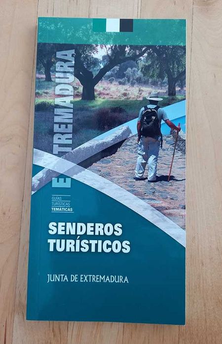 Vários guias de viagem espanhóis