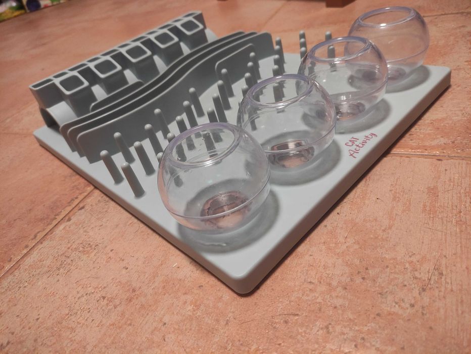 Comedor com atividades para Gatos