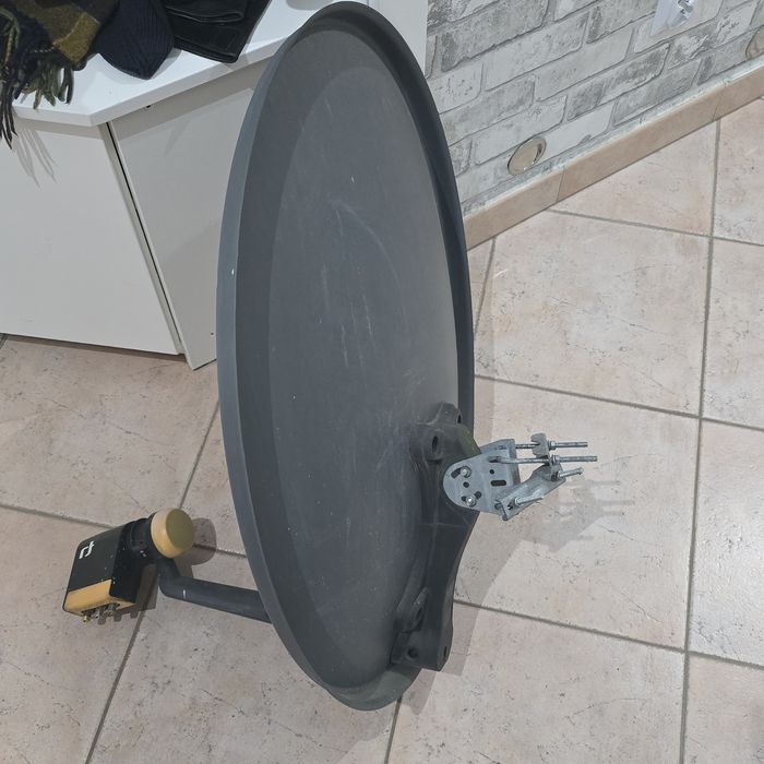 Antena satelitarna z konwerterem QUAD 40mm LNB