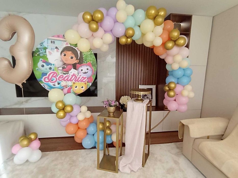Decoração com arcos de balões  Eventos festas aniversários comunhões