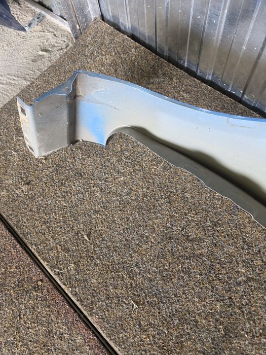 Błotnik prawy Ford Fiesta MK7 08-