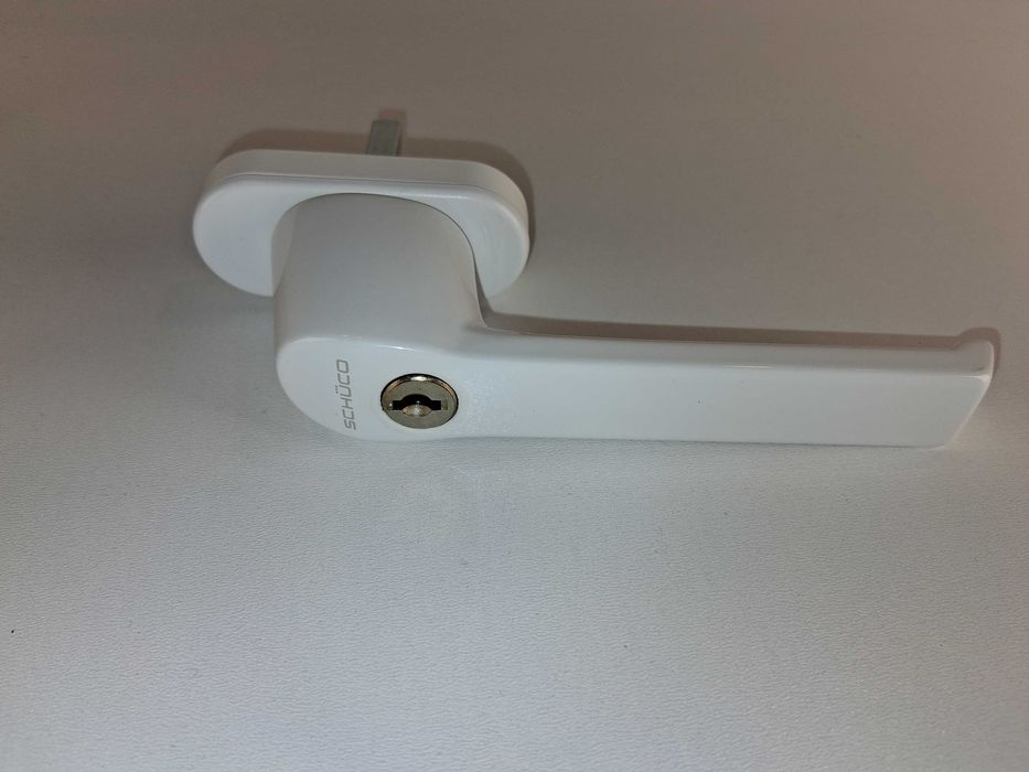 Y020 Klamka Okienna Schüco Z Kluczem RAL9016 Biała Bezpieczna