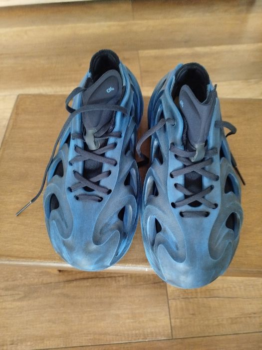 Adidas cos fon QUAKE