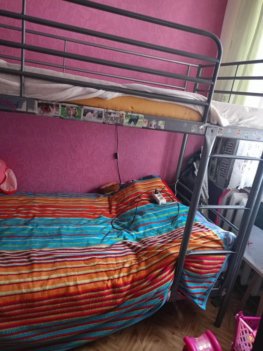 Łóżko piętrowe z materacami