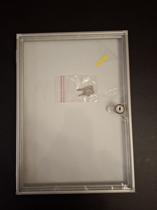 Gablotka zamykana A4 magnetyczna