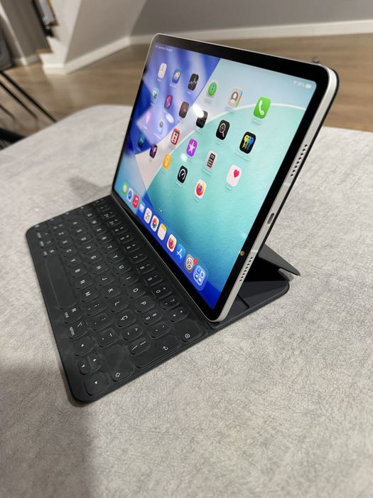 Apple iPad Pro 4ª Gen - M2 128GB - Versao Celular + Capa Teclado