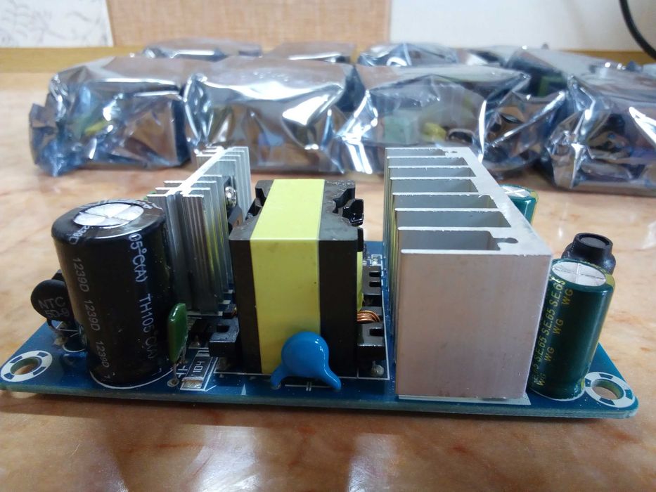 Імпульсний блок живлення AC 100-240V - DC 24V/12V, 6A/8A