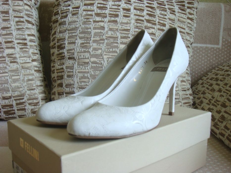 Туфли Fellini 38 р. кожаные белые итальянские свадебные