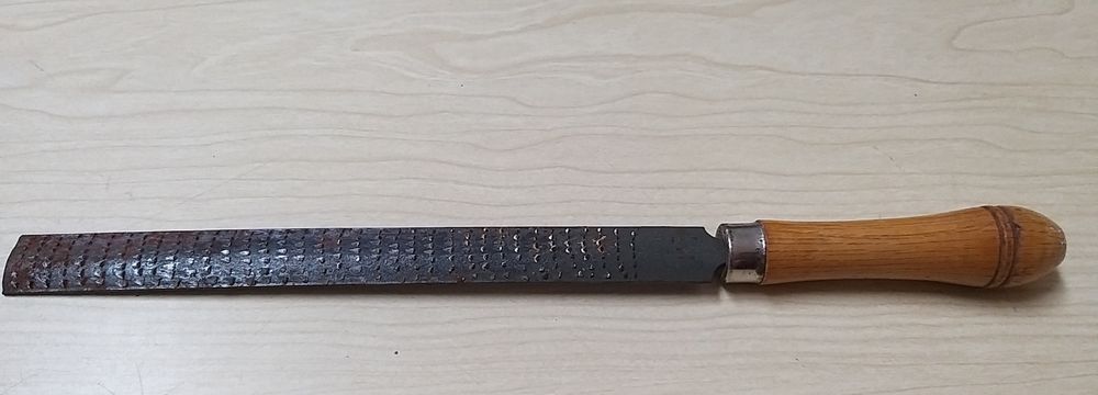 Grosa e Alicate de Rebites.