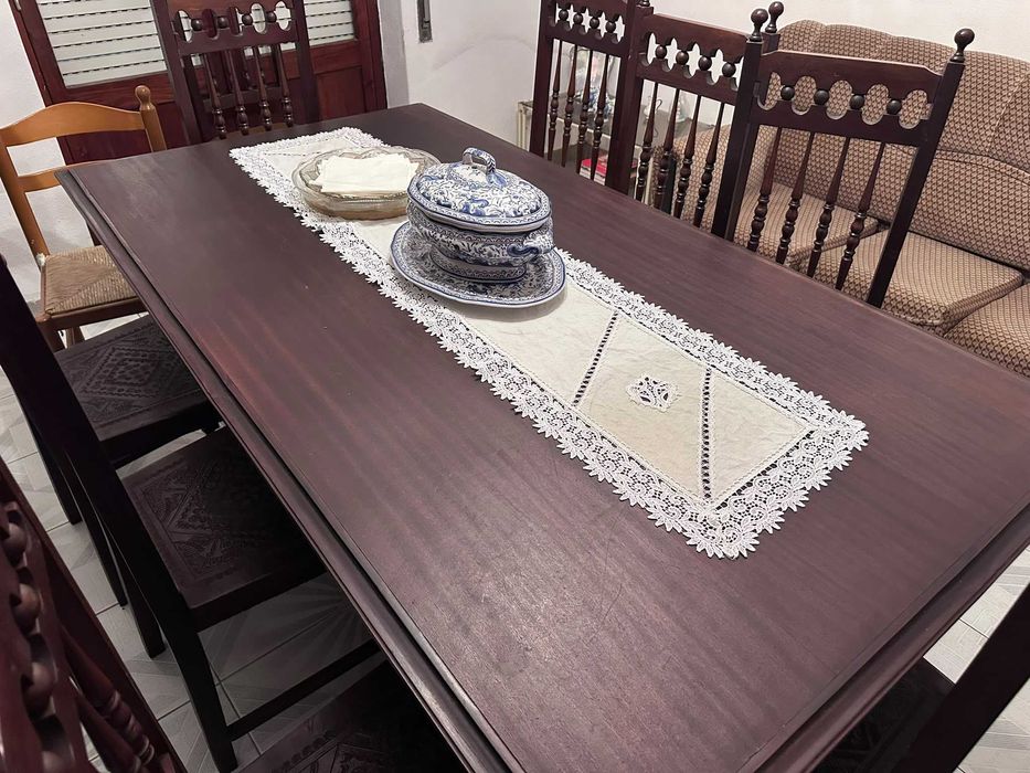 Mesa com 8 cadeiras