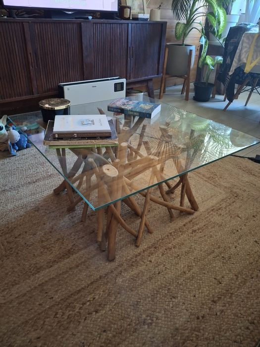 Mesa de centro com tampo em vidro temperado