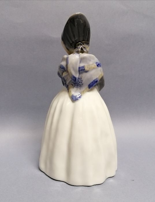 Dziewczynka, figurka Royal Copenhagen proj. Lotte Benter, 1961 r.