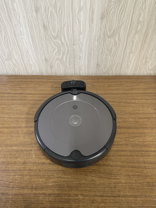 Робот-пилосос iRobot Roomba 697 з Німеччини!