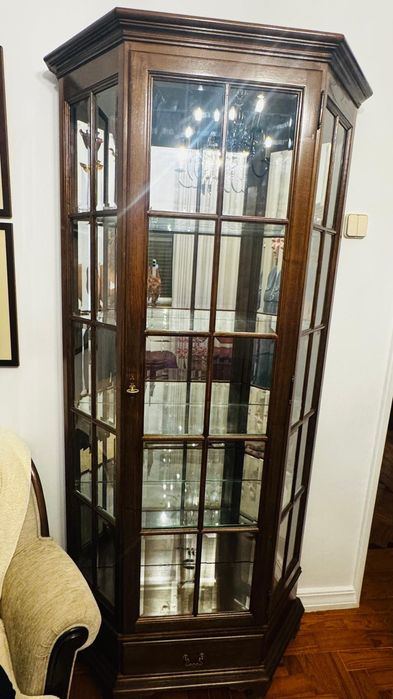 Vitrine com espelho