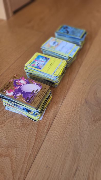 444 Cartas POKÉMON ING + 1 Caixa Grande