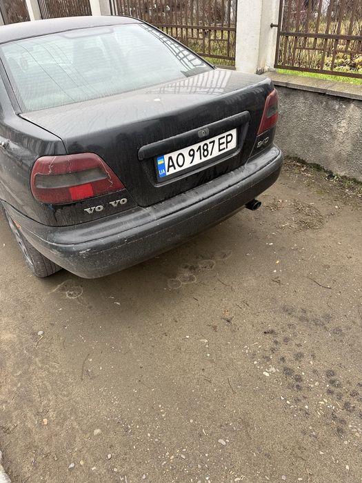 Вольво s40 під відновлення або на запчастини(по кусках не продається)