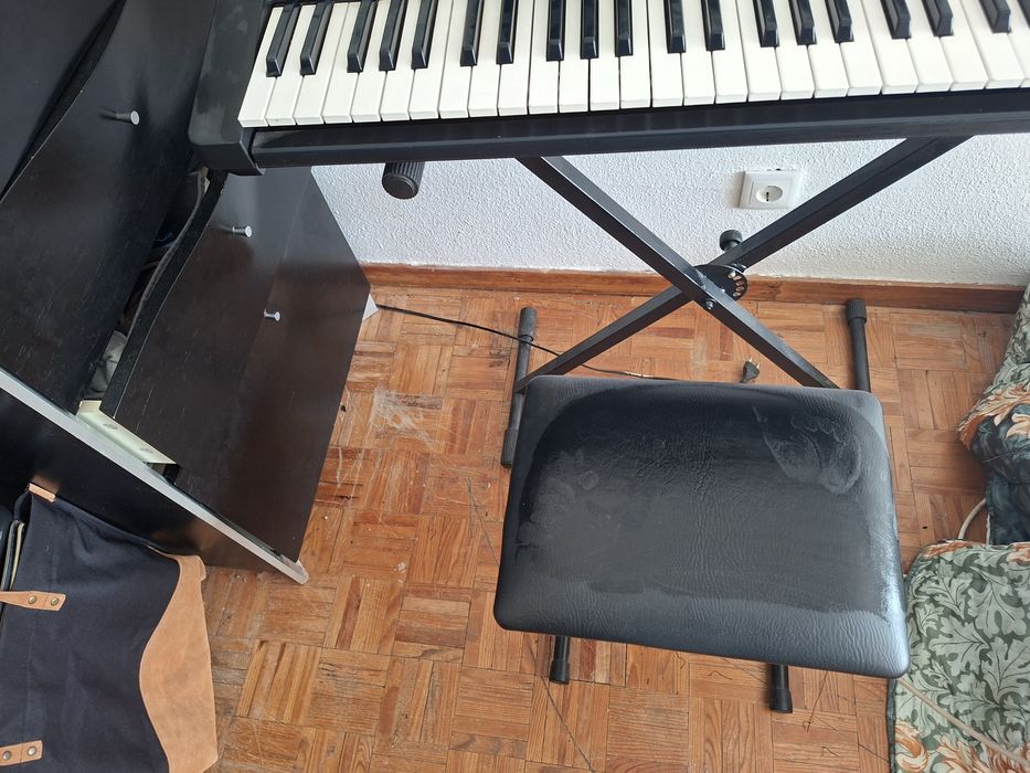 Piano Yamaha  PSR-E373