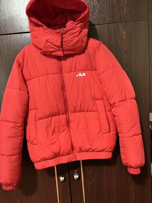Продам зимову куртку fila