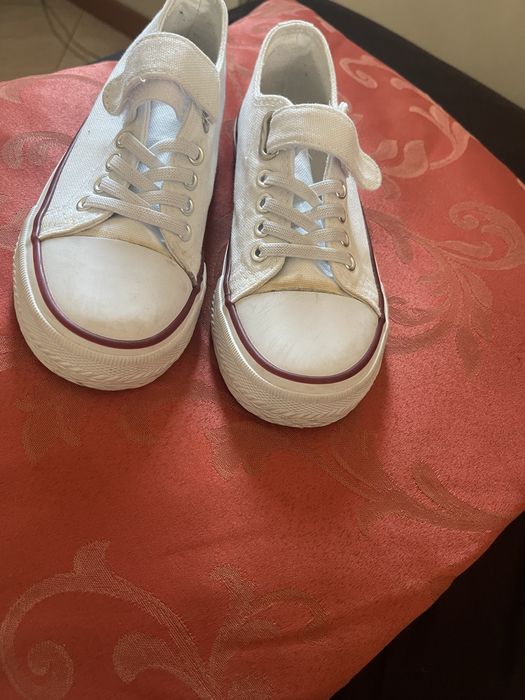 Sapatilhas brancas menina