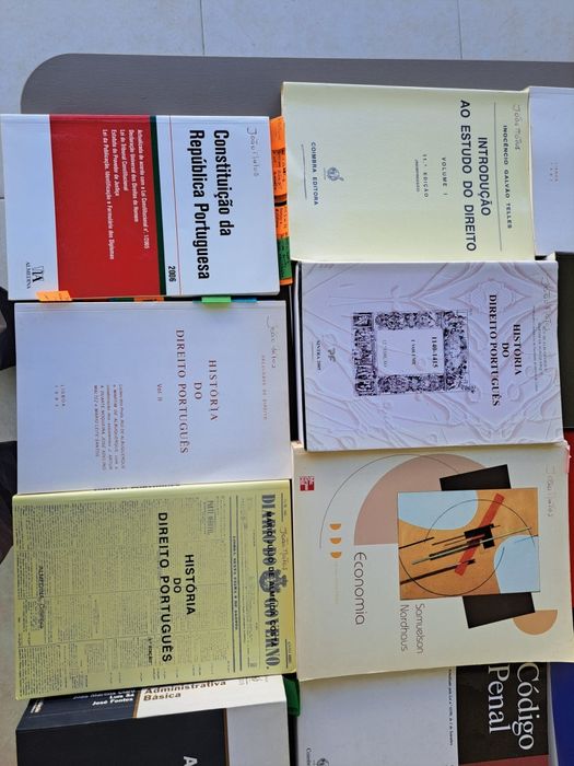 Vendo 17 Livros de direito, usados