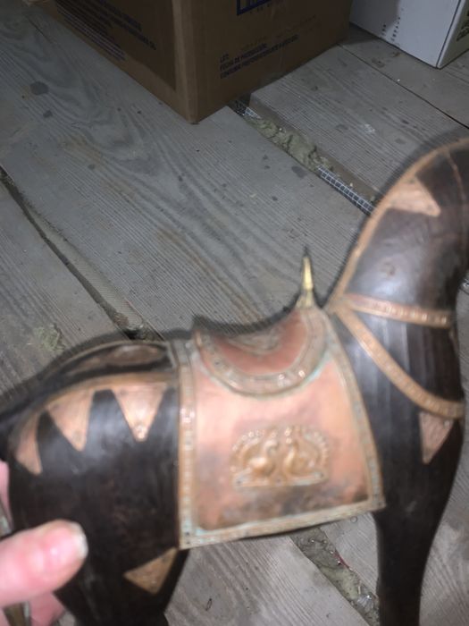 Продам статуэтка лошади марвари, украшенная металлическими вставками