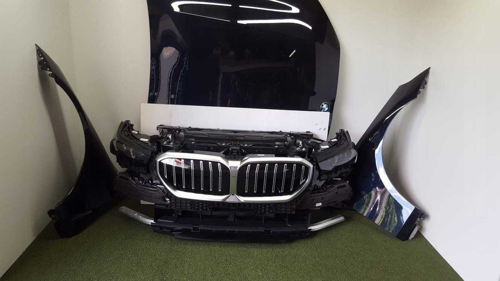 BMW 5 G60 G61  Передня панель телевізор