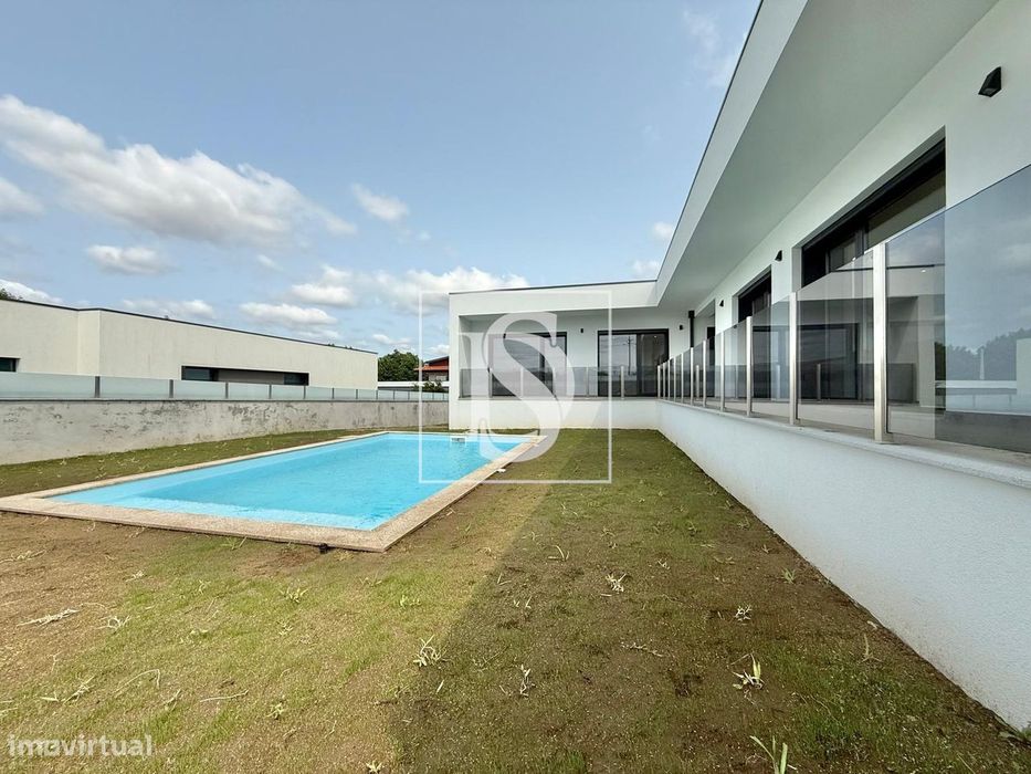 Moradia Térrea Individual Com Piscina Em Panoias – Braga