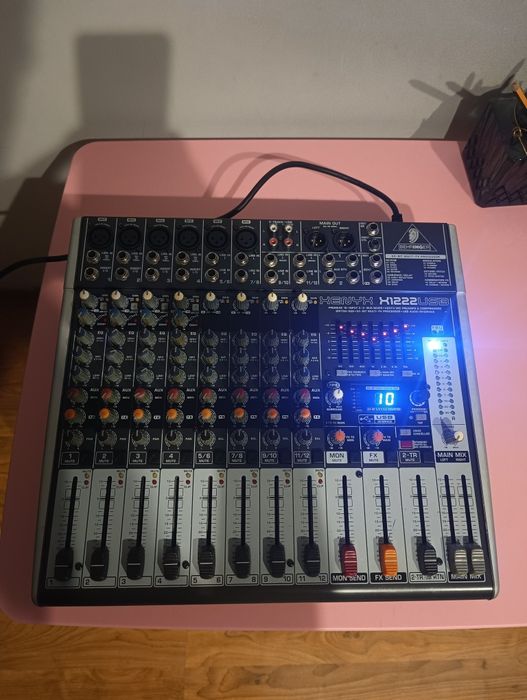 Mixer audio BEHRINGER
