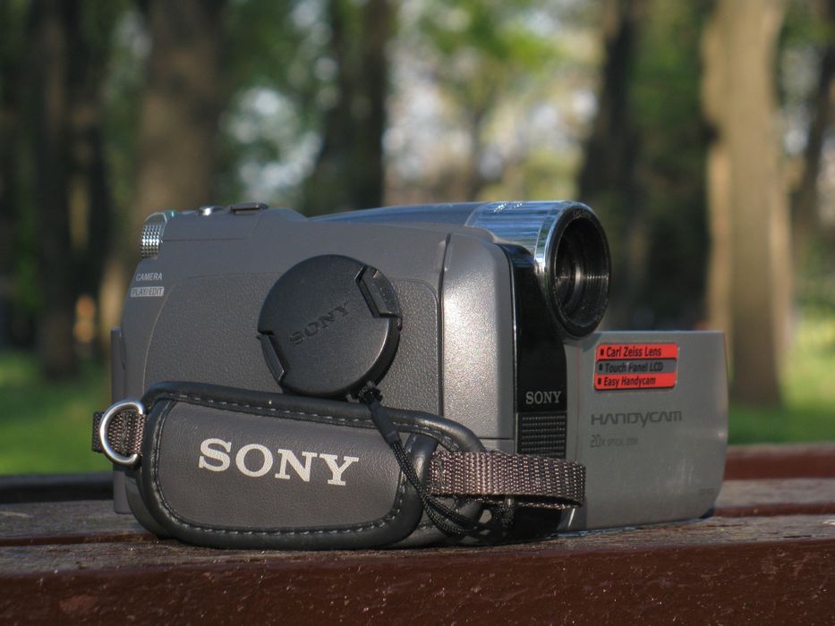 Касетна відеокамера Sony Handycam