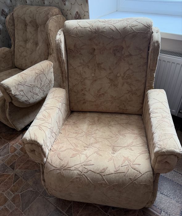 Продам чудові крісла