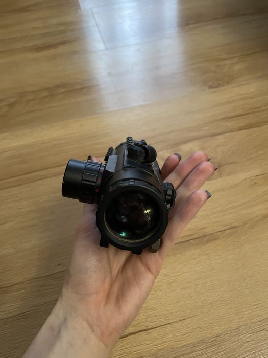 Оптичний приціл KONUS з кріпленням