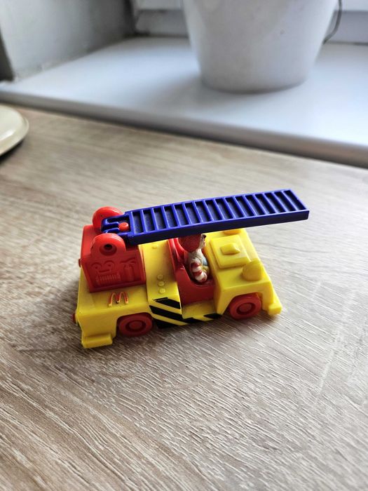 Auto Ronald McDonald Happy Meal Fire Truck 1995 vintage