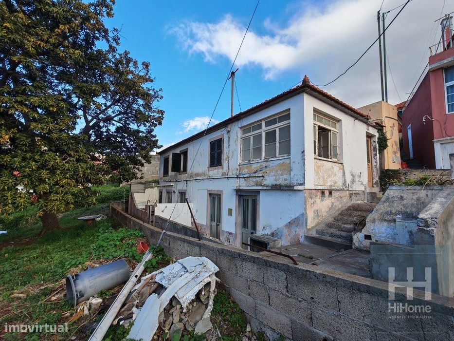 Moradia T1 geminada em Ruina para recuperação - Funchal