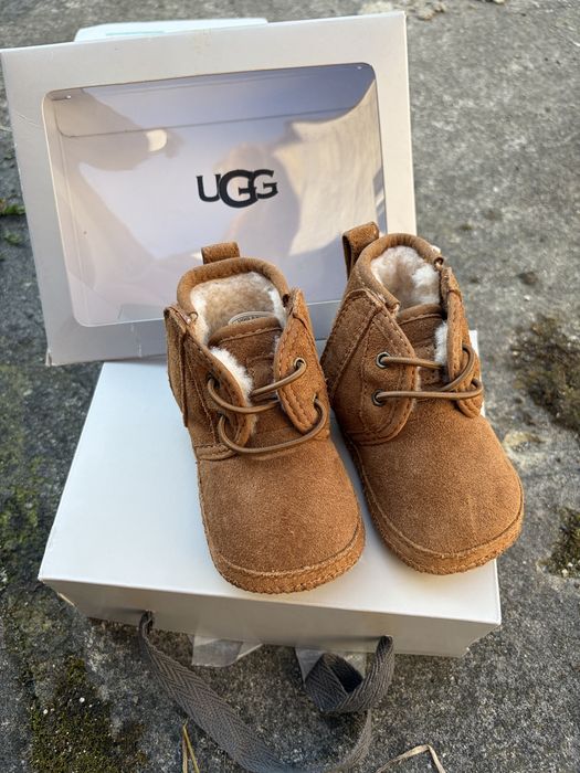 Nowe buty zimowe ugg dla niemowlaka welna owcza rozmiar 18