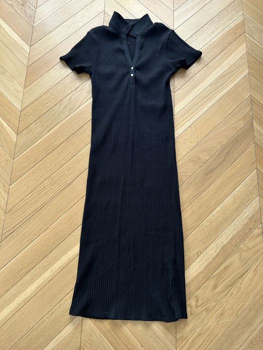 Czarna dopasowana prążkowana sukienka Mango 38 M z kołnierzykiem