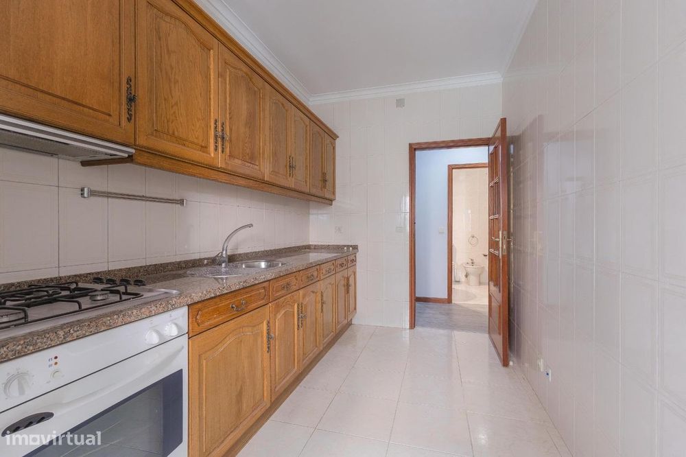 Apartamento T1 com Varanda em Canelas