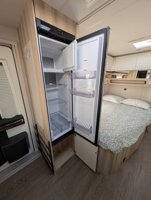 Caravana Hobby De Luxe 495 WFB 2025 (Excelente estado/Como nova)