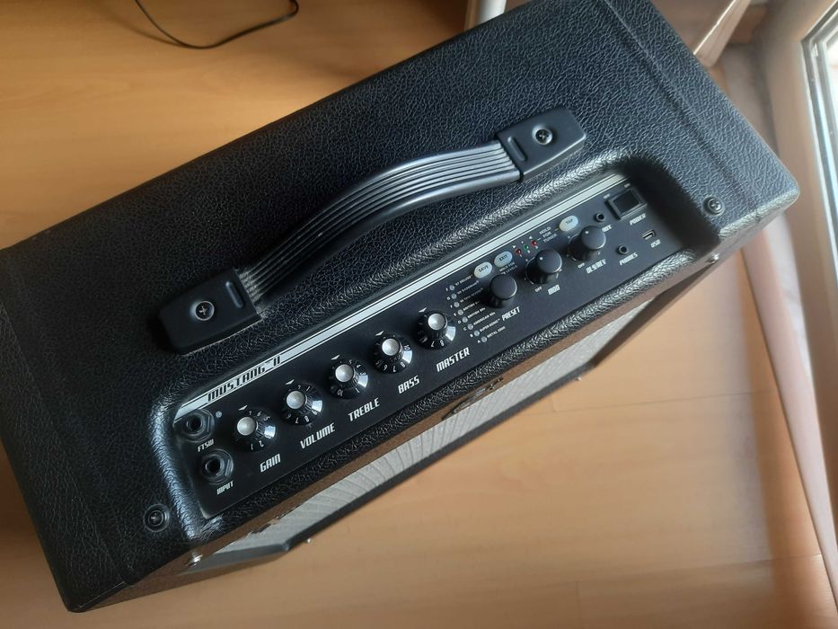 Amplificador Fender Mustang II V.2