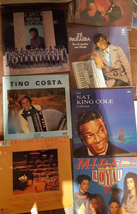 Discos LP de vinil antigos em bom estado
