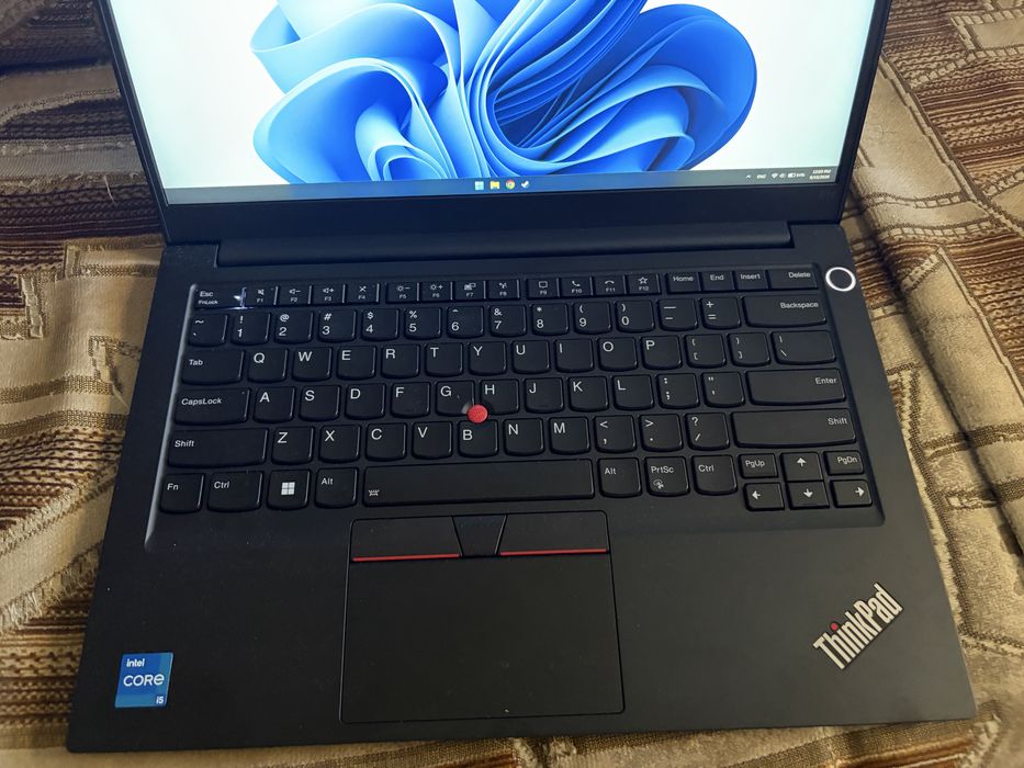 Ноутбук Lenovo ThinkPad E14 Gen 2 i5-1135U / 8GB / 256GB SSD в идеале