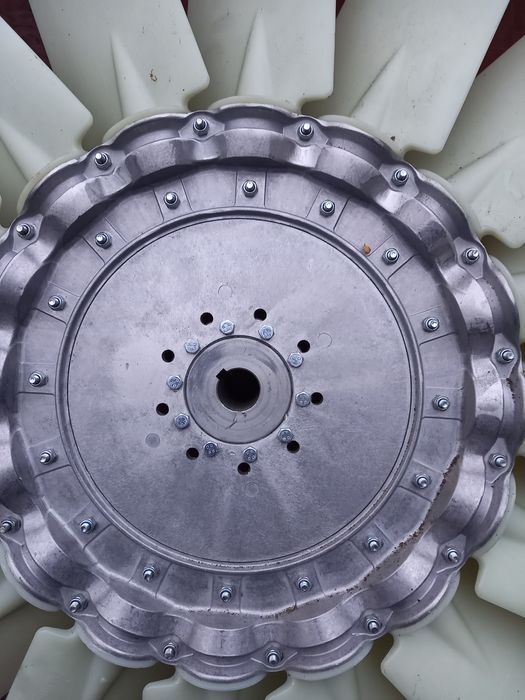 Крильчатка охолодження двигуна