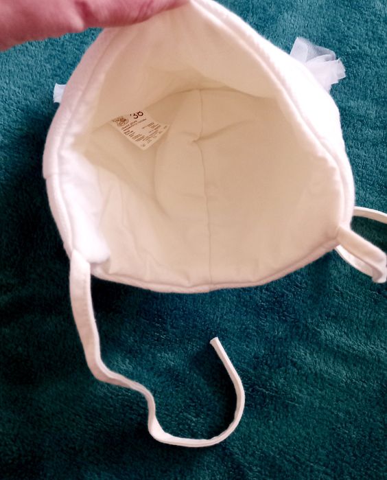 Czapka dziewczęca wiązana 38