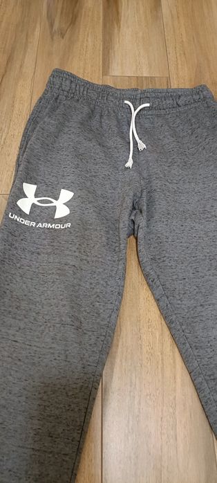 Szare spodnie dresowe męskie UNDER ARMOUR r.M