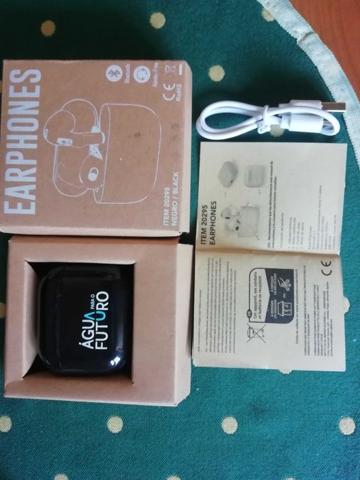 Item 20295 Earphones Auriculares Novos.