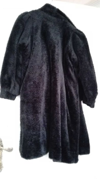 Plaszcz futerkowy czarny . Roz.XL