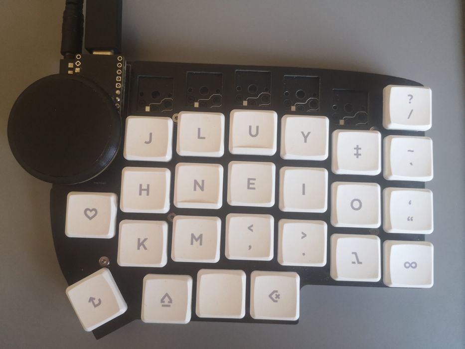 Teclado dividido lily58 com touchpad
