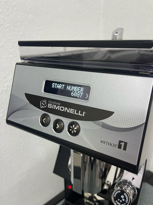 Nuova Simonelli Victoria Arduino Mythos One  1